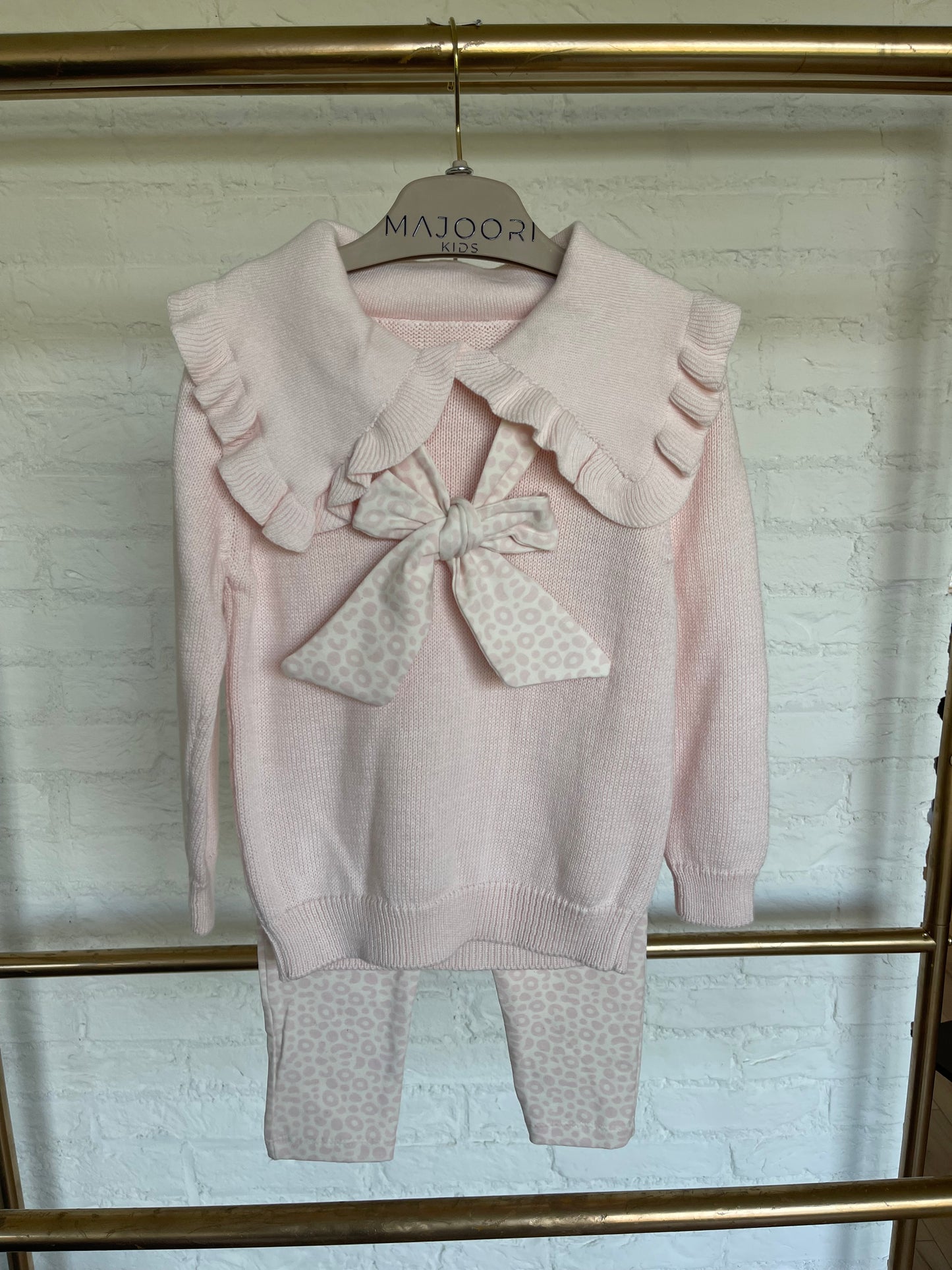 Stacy – Rose ruffles & bow set